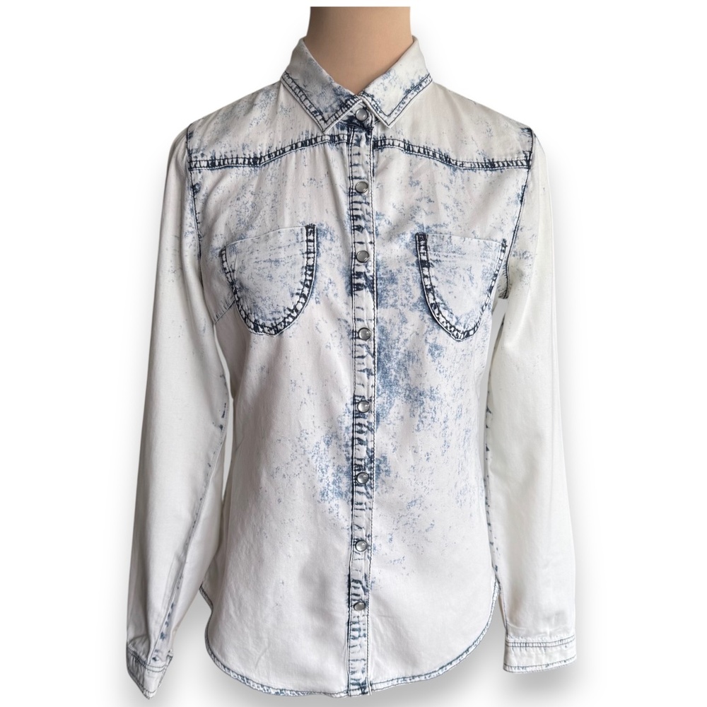 CHARLOTTE RUSSE white acid wash snap front shirt size S - Picture 2 of 10